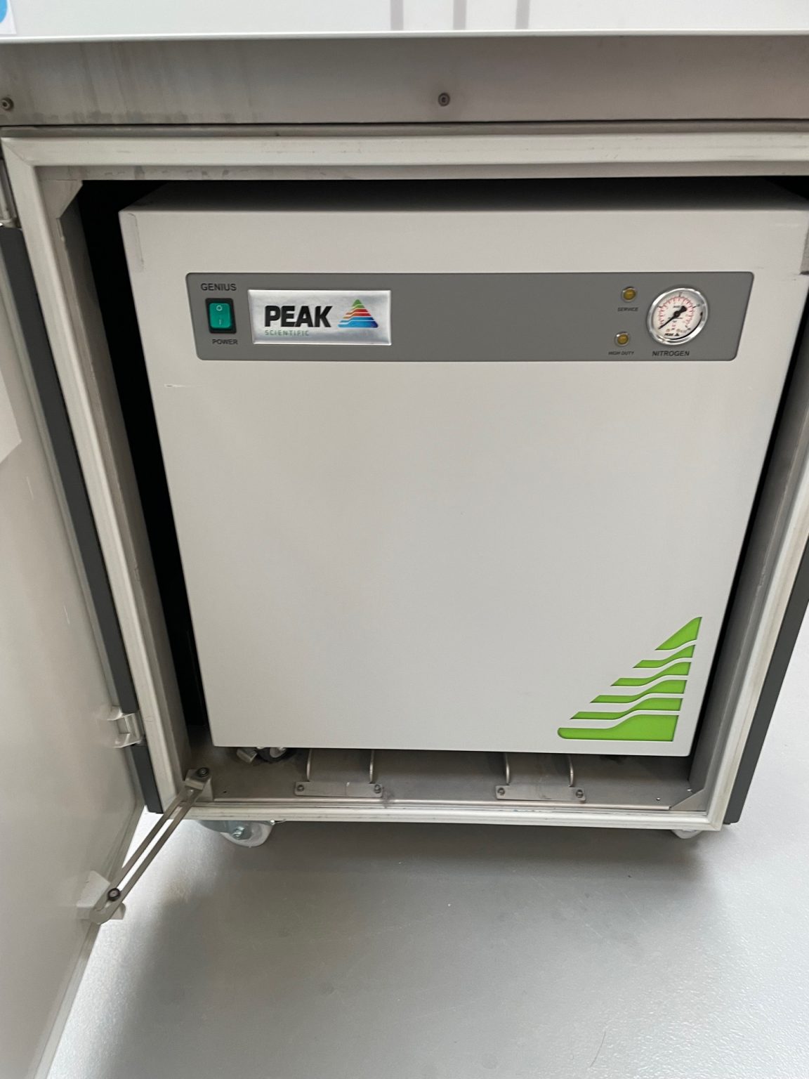 PEAK Scientific Genius NM32LA Nitrogen Generator Lab2
